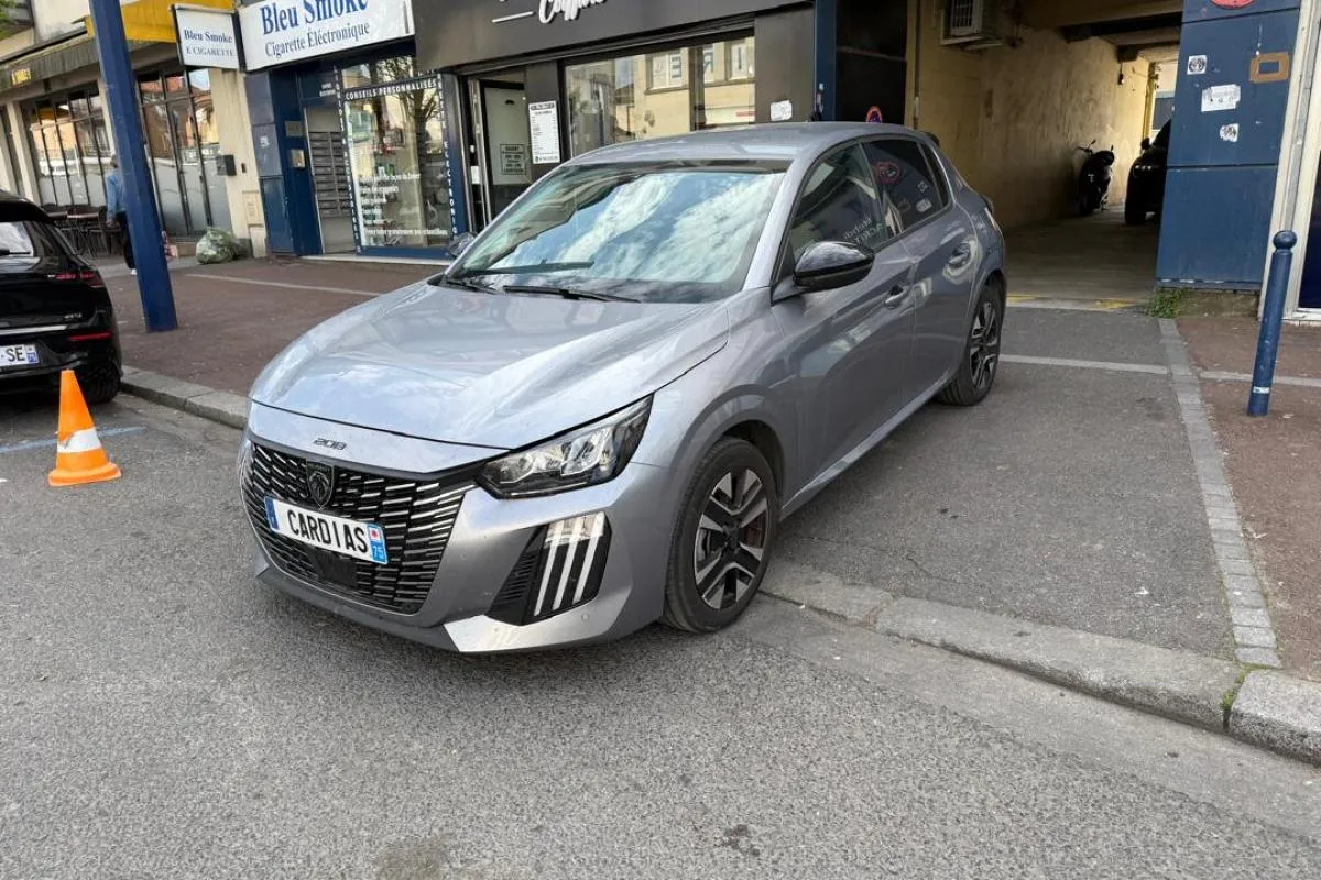 PEUGEOT 208