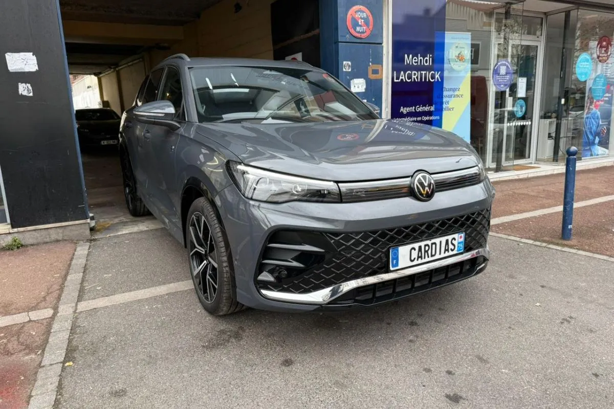 VOLKSWAGEN TIGUAN